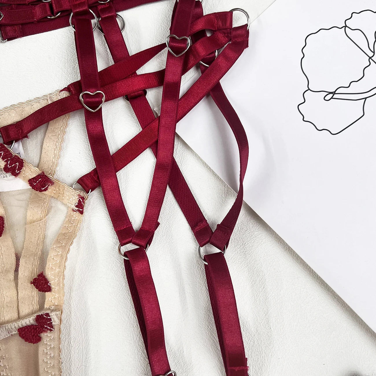 Kalp Nakışlı Açık Sütyen Takımı Balenli ve Push-Up Etkili Fantazi Set 93450