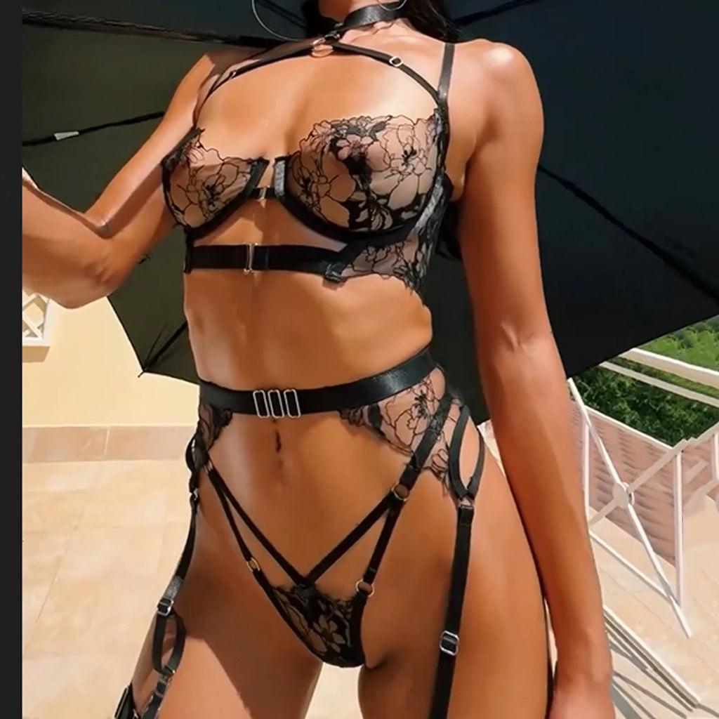 Çiçek İşlemeli Halter Yaka İç Giyim Seti Balenli Şeffaf ve Jartiyerli Fantazi Takım 03840